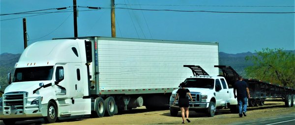 Stickers auto : personnalisez votre camion comme il se doit